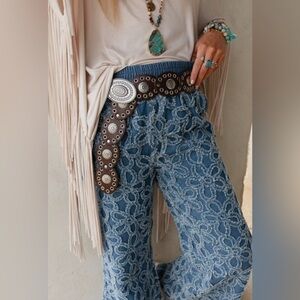 Three Bird Nest
Onyx Oval Western Belt - Brown